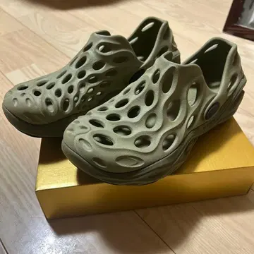 MERRELL 메쉬 디자인 샌들 올리브