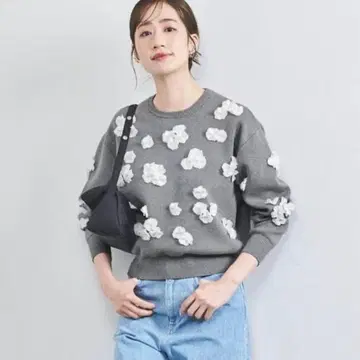 유나이티드 애로우즈 3D 플라워 모티브 니트