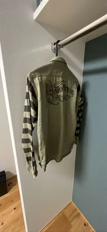 KUSTOMSTYLE 올리브 그린 긴팔 셔츠 스트라이프