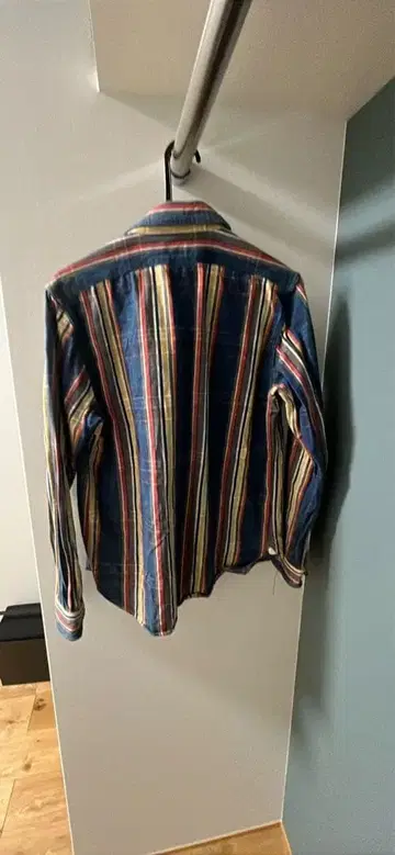 스트라이프 긴팔 셔츠