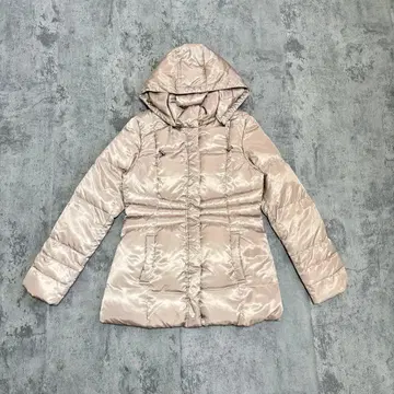 베이지 후드 부착 다운 자켓