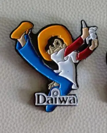 레어 레트로 Daiwa 콜라보 낚시광 삼평 핀 배지 B