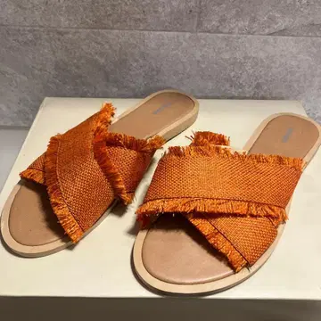 카스타네 크로스 플랫 샌들