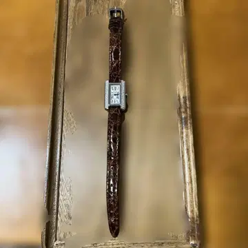 이에나 쿼츠 손목시계