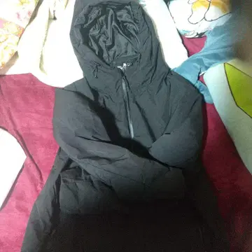 블랙 다운 자켓 후드 부착