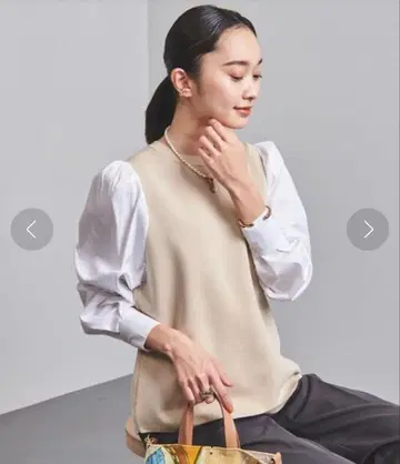 새상품급 유나이티드 애로우즈 크루넥 퍼프 슬리브 니트 블라우스