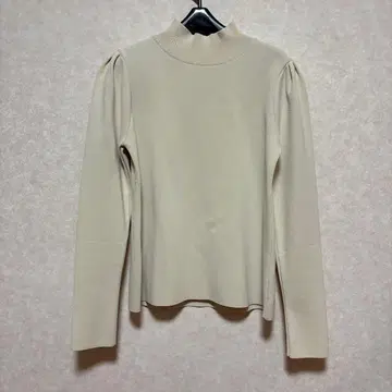 미사용 새상품 퐁뇌프 크림색 하이넥 티셔츠 2호