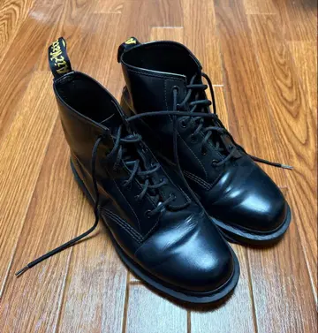 닥터마틴 101 6홀 모노 UK9