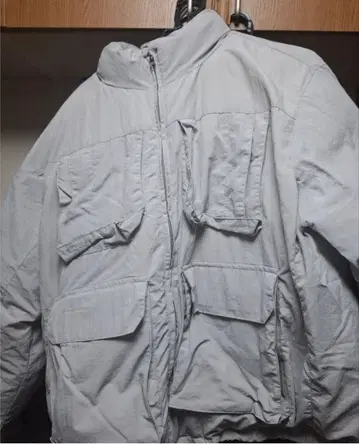 그레이 다운 자켓 지퍼 포함