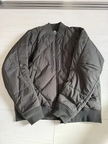 유니클로 x 화이트 마운티니어링 리사이클 하이브리드 다운 자켓