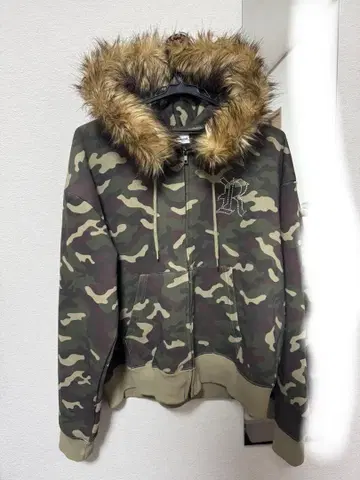 카모 패턴 퍼 지퍼 후드티