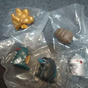 나란히 서는 고질라판 컴프 세트