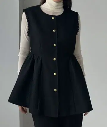 [금일 한정] Louere 루엘레 골드 버튼 페플럼 프린지 베스트 M