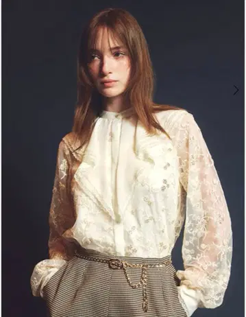 Lily Brown Candy Stock 플라워 비쥬 레이스 블라우스