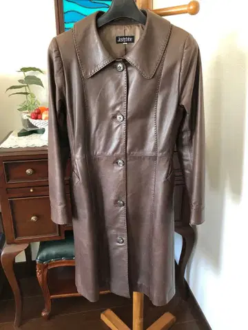 조세핀 램 가죽 코트