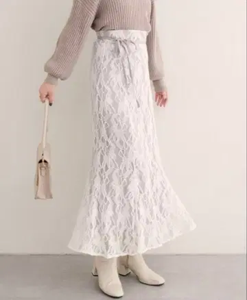 내추럴 꾸뛰르 길이 조절 플라워 레이스 스커트