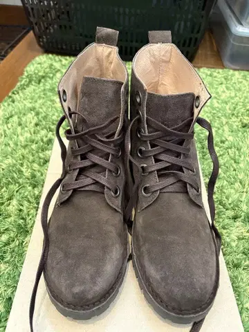 다크 브라운 스웨이드 레이스업 부츠