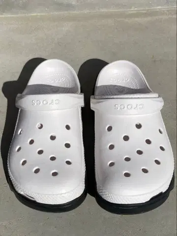 Crocs 화이트 클로그 샌들