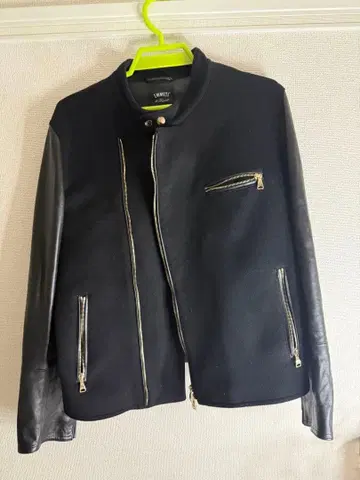 EMMETI di Franco 바시티 자켓 블랙