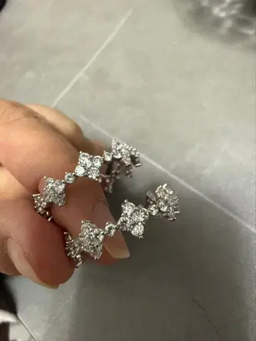 다이아몬드풍 크리스탈 오벌 귀걸이