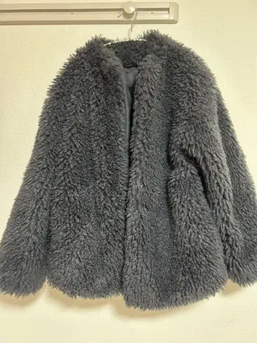 [ 미사용 새상품 ] Thevon 제본 그레이 보아 자켓 프리 사이즈