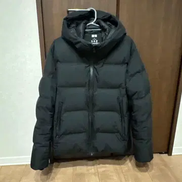 유니클로 심리스 다운 남성용 블랙 M 사이즈