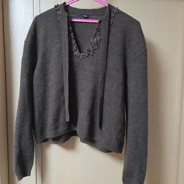 45R 브라운 꽃 모티브 긴팔 스웨터