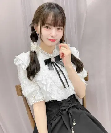 V 프릴 페더 블라우스 ROJITA