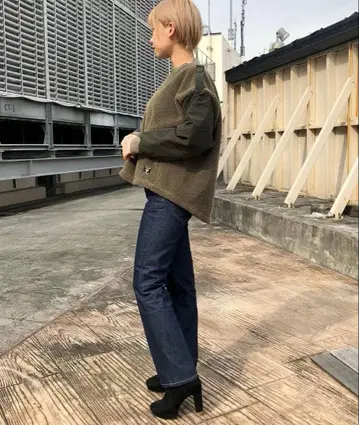 Lee 퀼팅 슬리브 풀오버 보아 베이지