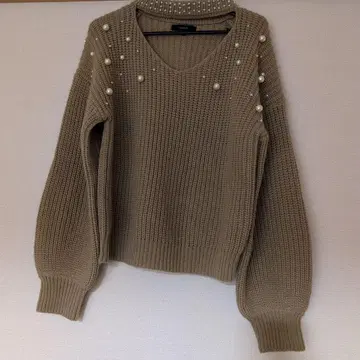 rienda 펄 장식 V넥 니트