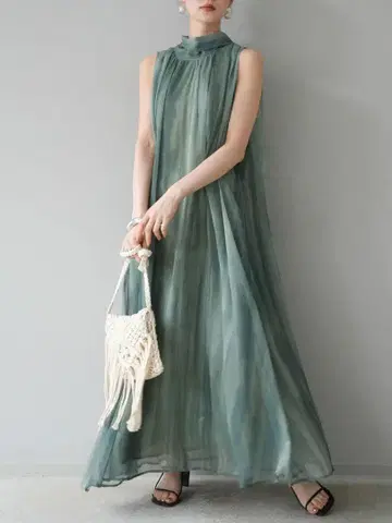 [ 미사용품 ] Lumier 뉴앙스 패턴 홀터넥 시어 원피스