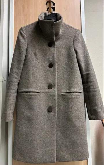 짙은 갈색 미들 기장 코트