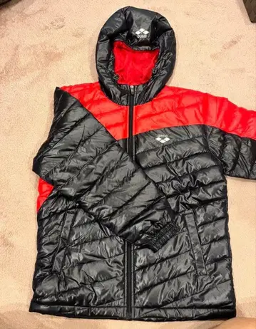 arena 후드 부착 다운 자켓 160 블랙/빨간색