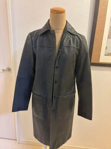 미셸 클라인 블랙 가죽 코트 38