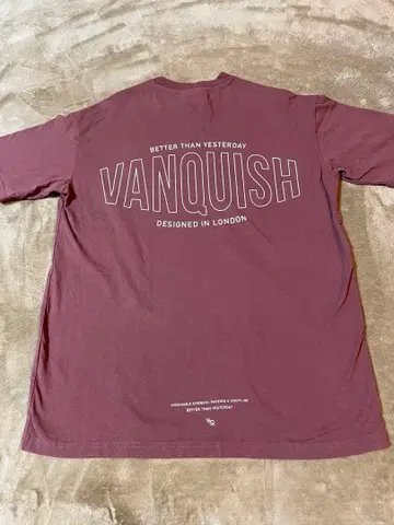 VANQUISH FITNESS 버건디 T셔츠 S