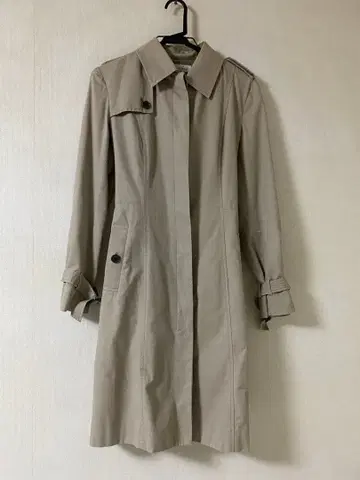 베이지 트렌치코트 허리 벨트 포함