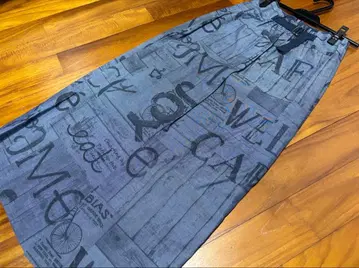 야마다야 그랜터블 다크 블루 문자 프린트 롱 스커트