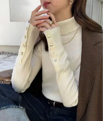 미사용 새상품 [ DISCOAT ] 리브 소매 버튼 터틀