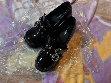 비쥬 장식 블랙 로퍼