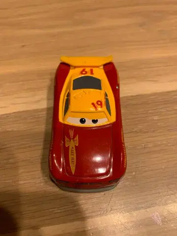 카즈 토미카 대니 슈바르츠 토마스빌 타입