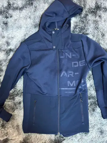 언더아머 하이브리드 니트 저지 상의