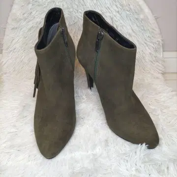 새상품급 DIANA 올리브 그린 프린지 숏부츠 23cm