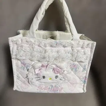 헬로키티 화이트 프릴 시리즈 퀼팅 토트백 키티