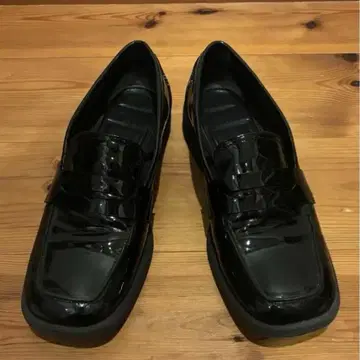 ZARA 블랙 스퀘어토 로퍼