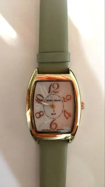 여성용 그레이 가죽 시계