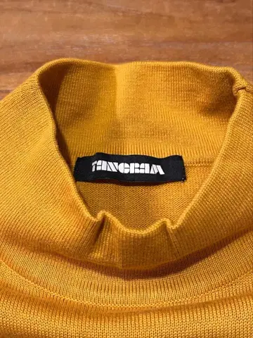 [ TANGRAM ] 모크넥 스웨터 미사용 새상품
