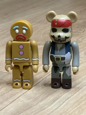 베어브릭 & 큐브릭 2체 세트