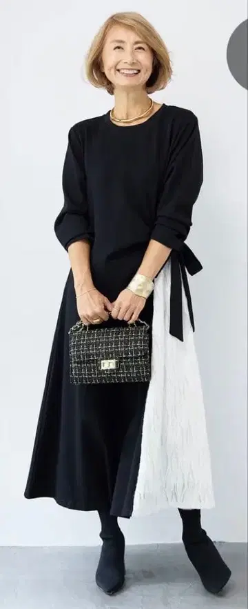 플러스 오토.하 블랙/화이트 플레어 롱 원피스