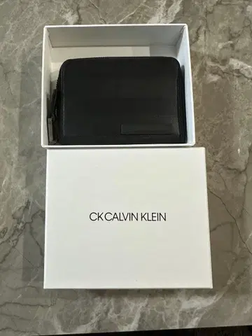 CALVIN KLEIN 키케이스