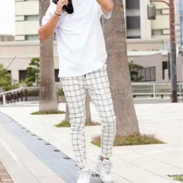 아담스 저글러 화이트 체크 무늬 스키니 팬츠